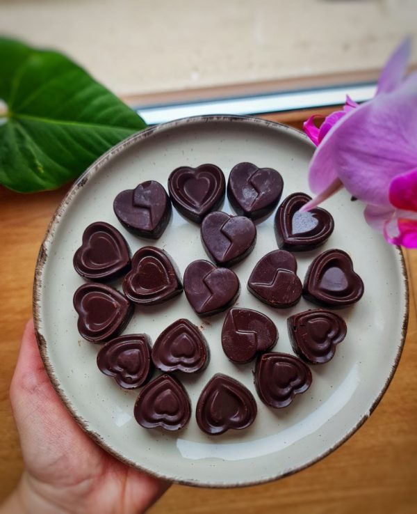 Platou praline ciocolată diverse forme (raw, fără zahăr alb, lactate, ouă și gluten)